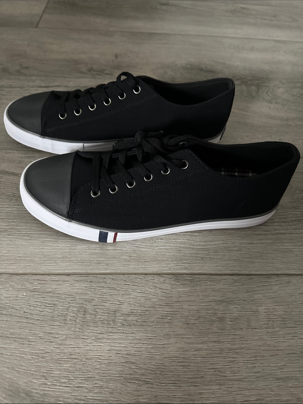 Men's Ben Sherman Dorset Lo Black Low-Top Canvas Sneakers